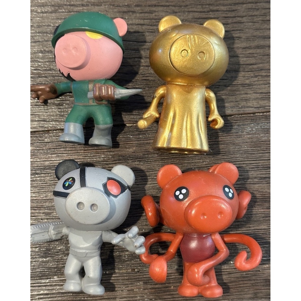 Roblox Piggy Mini Figure Series 1 Parasee Sodier Gold Robby lot of 4 video game
